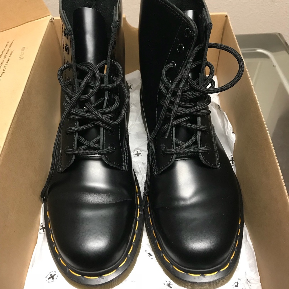 Dr. Martens Women 1460 Smooth, Black Sz 8
